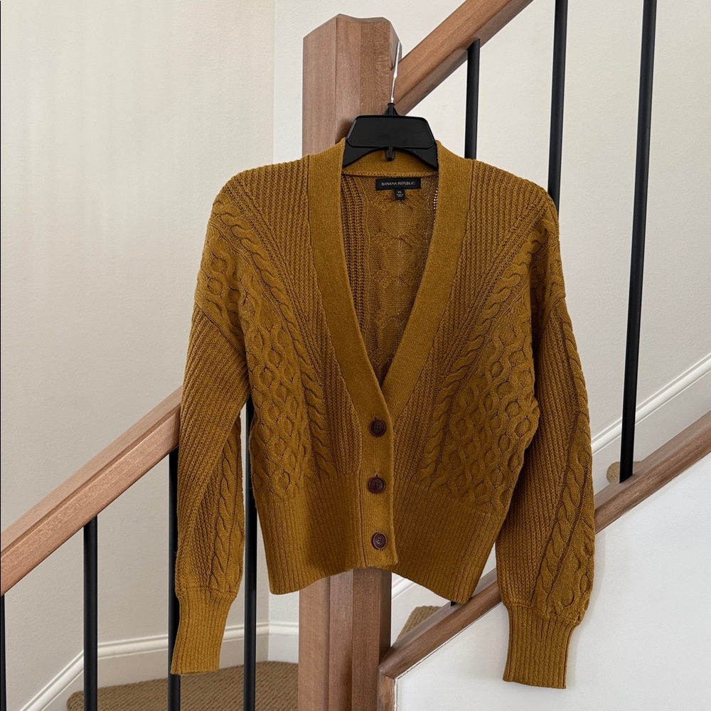 Banana Republic Bronze Olive Cable Knit Cardigan Sweater. Size XS